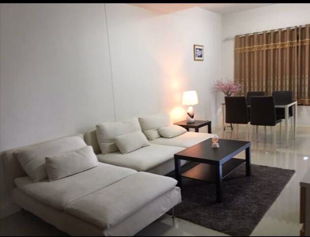 hr351ให้เช่าทาวน์เฮ้าส์-เดอะ-คอนเนค-พัฒนาการ-38-เฟอร์ครบพร้อมอยู่-การเดินทางสะดวกใกล้ทางด่วน