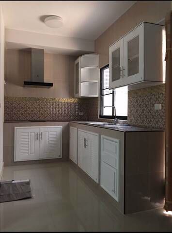 hr351ให้เช่าทาวน์เฮ้าส์-เดอะ-คอนเนค-พัฒนาการ-38-เฟอร์ครบพร้อมอยู่-การเดินทางสะดวกใกล้ทางด่วน