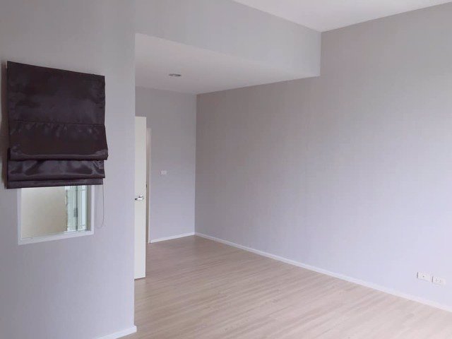 ให้เช่าทาวน์โฮม-3-ชั้นหมู่บ้านกลางเมืองพระราม-9-มอเตอร์เวย์-ใกล้เดอะไนน์-เดินทางสะดวกใกล้ทางด่ว