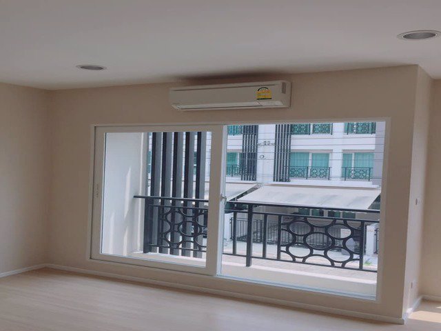 ให้เช่าทาวน์โฮม-3-ชั้นหมู่บ้านกลางเมืองพระราม-9-มอเตอร์เวย์-ใกล้เดอะไนน์-เดินทางสะดวกใกล้ทางด่ว