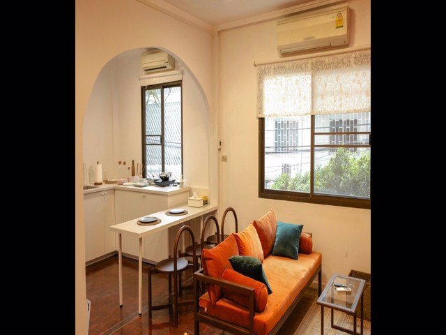 bs341เซ้งโฮสเทล-ห่างbtsเพลินจิตเพียง-200-เมตร-ตกแต่งไว้ครบแล้ว-มีฐานลูกค้าดำเนินกิจการต่อได้ทันที