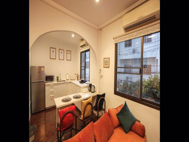 bs341เซ้งโฮสเทล-ห่างbtsเพลินจิตเพียง-200-เมตร-ตกแต่งไว้ครบแล้ว-มีฐานลูกค้าดำเนินกิจการต่อได้ทันที