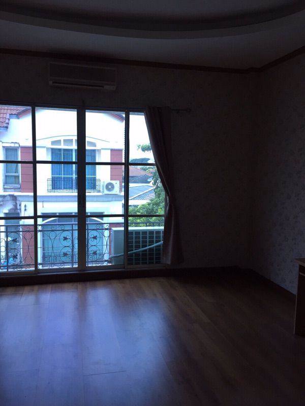 hr389ให้เช่าทาวน์โฮม-3-ชั้น-บ้านกลางเมือง-รัชดา-ลาดพร้าว-การเดินทางสะดวกใกล้รถไฟฟ้า-และมีรถประจำทางผ