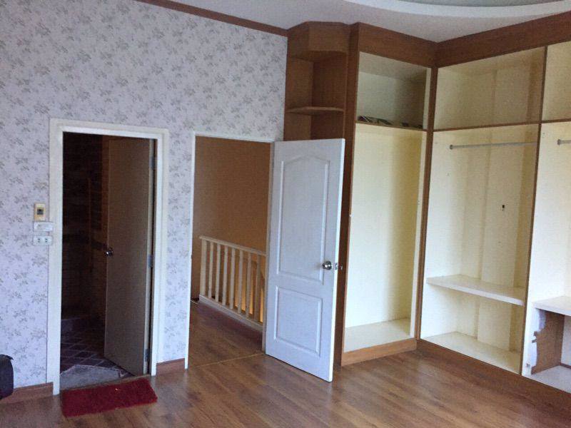 hr389ให้เช่าทาวน์โฮม-3-ชั้น-บ้านกลางเมือง-รัชดา-ลาดพร้าว-การเดินทางสะดวกใกล้รถไฟฟ้า-และมีรถประจำทางผ