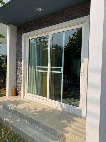 hr399ให้เช่าบ้านแฝด-2-ชั้น-เนื้อที่-41-ตรวหมู่บ้านโกลเด้น-นีโอ-บางนา-กิ่งแก้ว-ติดถนนใหญ่ใกล้ทางด่วน