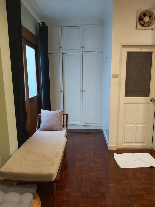 bs370ให้เช่าทาวน์เฮ้าส์-พื้นที่ใช้สอย-200-ตรม-ห่างbtsเพลินจิตเพียง-200-เมตร-เหมาะทำเป็นairbnb