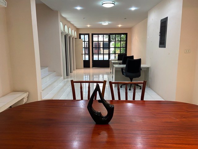 hr407ให้เช่าทาวน์เฮ้าส์-4-ชั้น-พื้นที่ใช้สอย-420-ตรมหมู่บ้านชิชาคาสเซิล-สุขุมวิท-31