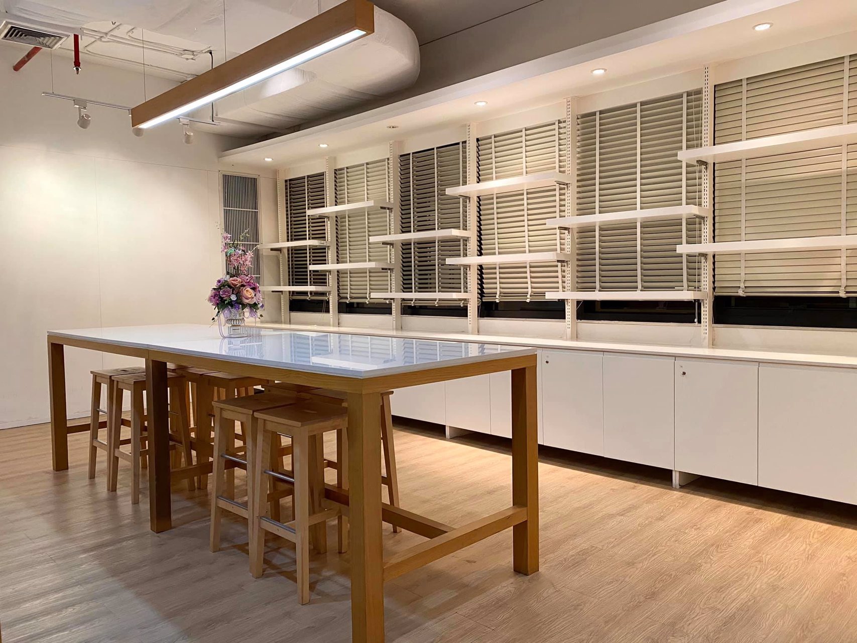 bs383ให้เช่าพื้นที่สำนักงาน-365-ตรม-อาคารชำนาญเพ็ญชาติ-ตกแต่งเฟอร์ครบ-เดินทางสะดวกใกล้-mrtพระราม-9