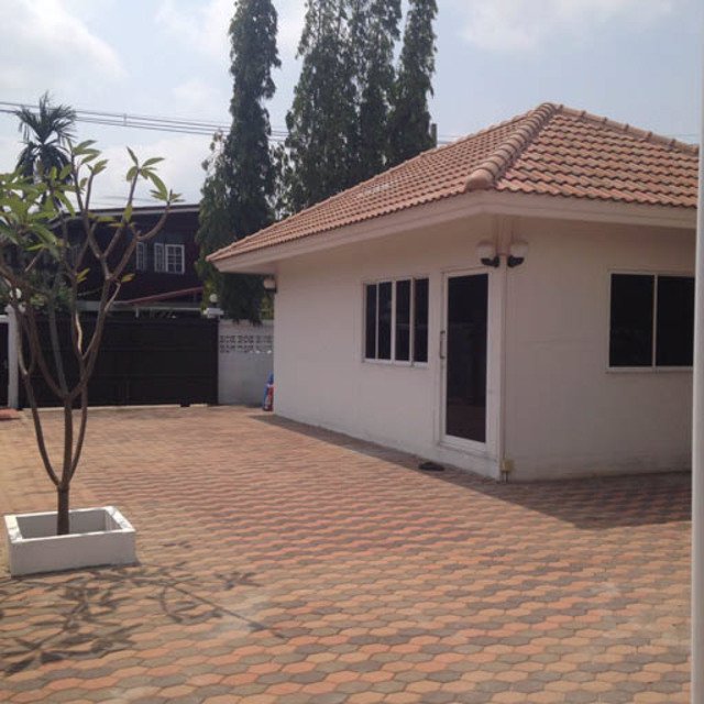 hs259ขายบ้านเดี่ยวสองหลังบน-ที่ดิน-94-ตรว-ซอยรามคำแหง182-ปากซอยเป็นรถไฟฟ้าสายสีส้ม