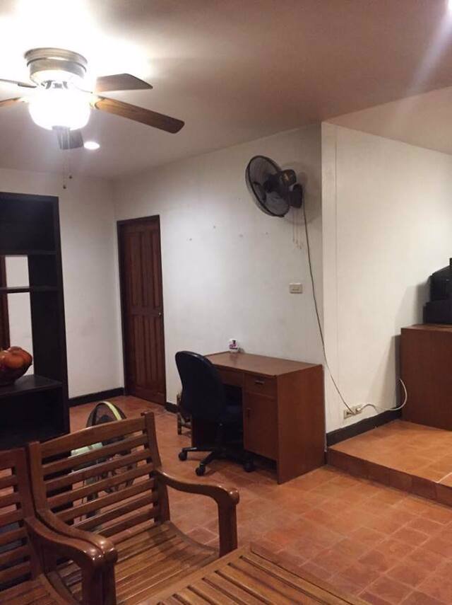 hs259ขายบ้านเดี่ยวสองหลังบน-ที่ดิน-94-ตรว-ซอยรามคำแหง182-ปากซอยเป็นรถไฟฟ้าสายสีส้ม