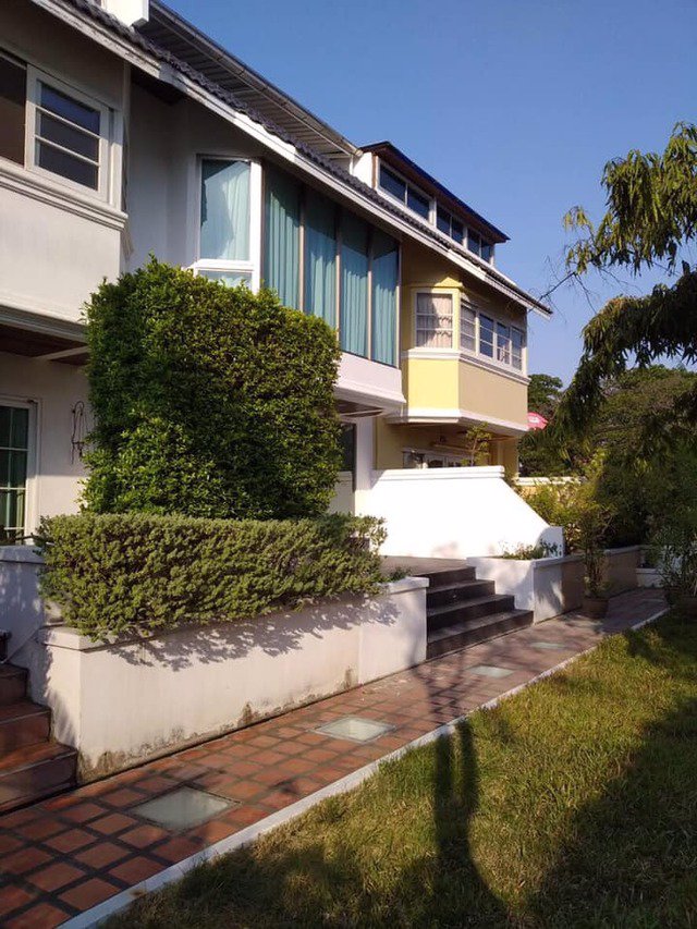 hr429ขายและให้เช่าทาวน์เฮ้าส์-4-ชั้น-หมู่บ้านพร้อมพรรคเพลส-ซอยทองหล่อ-25-เดินทางสะดวกใกล้bts