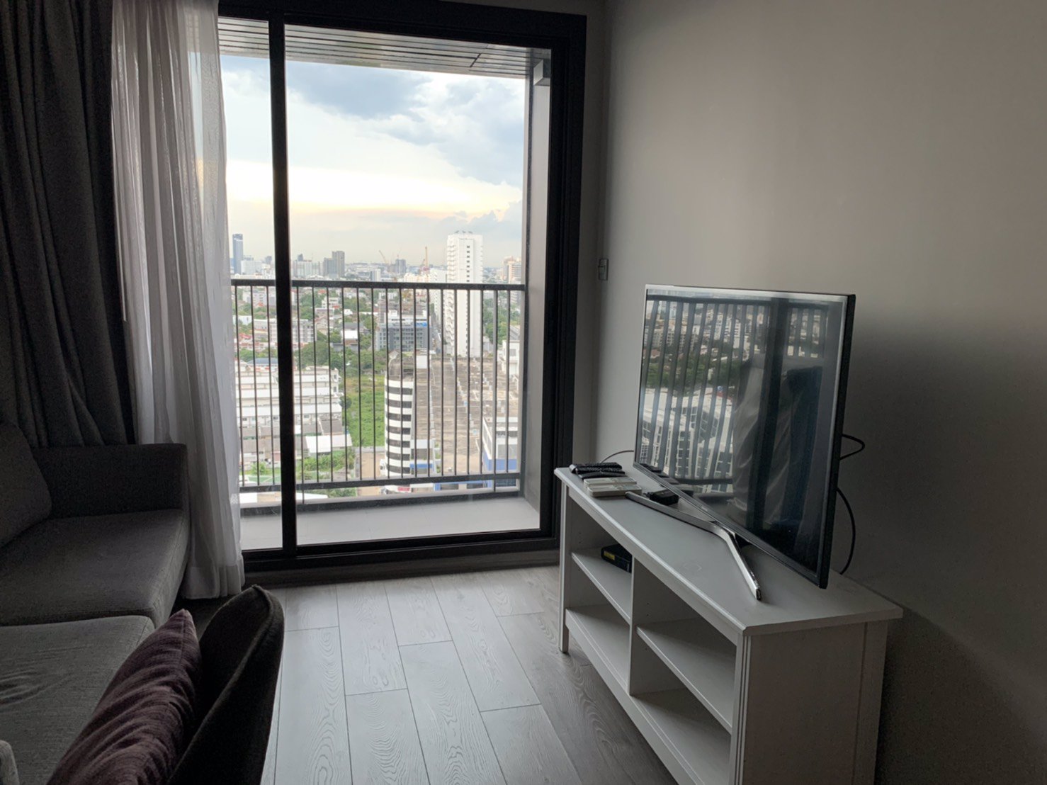 ให้เช่าคอนโดวิสดอม-รัชดาลาดพร้าว-ติดmrtลาดพร้าวทางออก1-ชั้น19-37ตรม-เฟอร์ฯครบ-18000-ด-สัญญา1-2